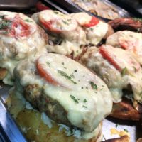 BURGER DE CASA DIN CARTOF SI CARNE DE VITA